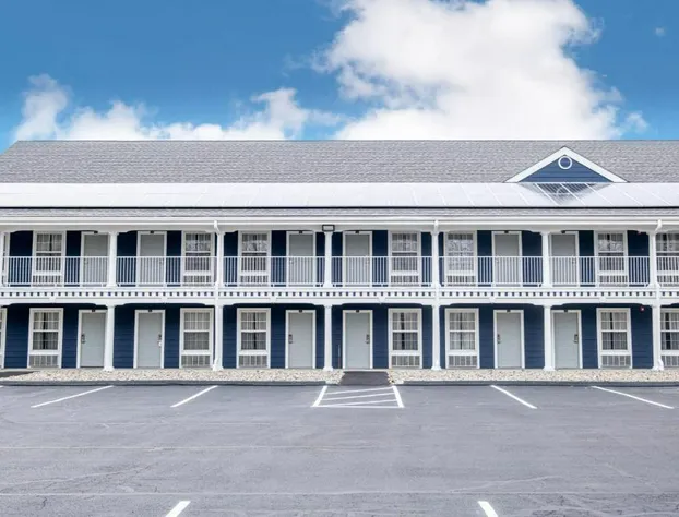 Hilltop Inn & Suites - North Stonington hotel detail image 1