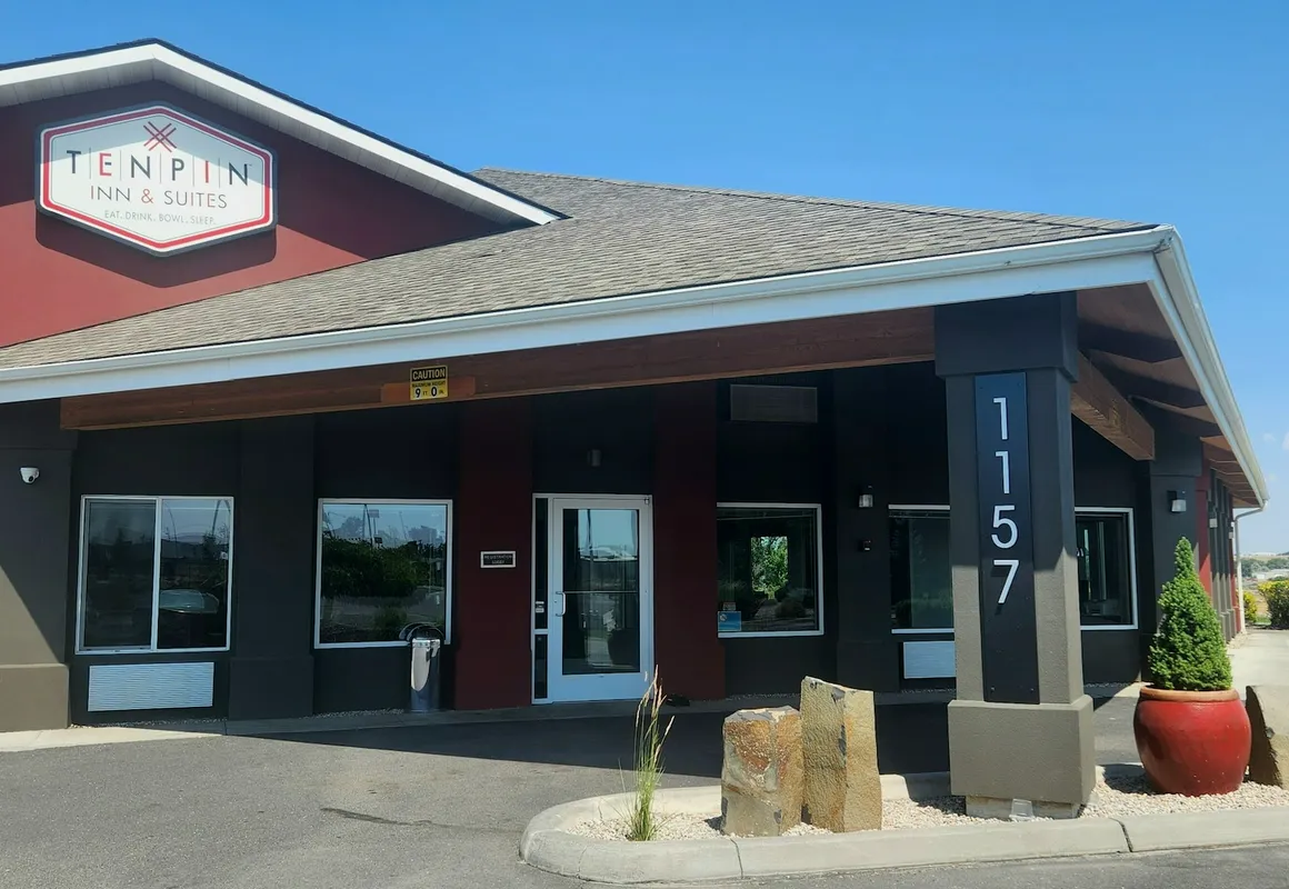 Ten Pin Inn & Suites hotel hero