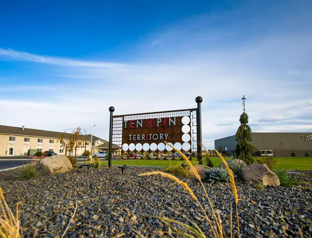 Ten Pin Inn & Suites hotel detail image 1