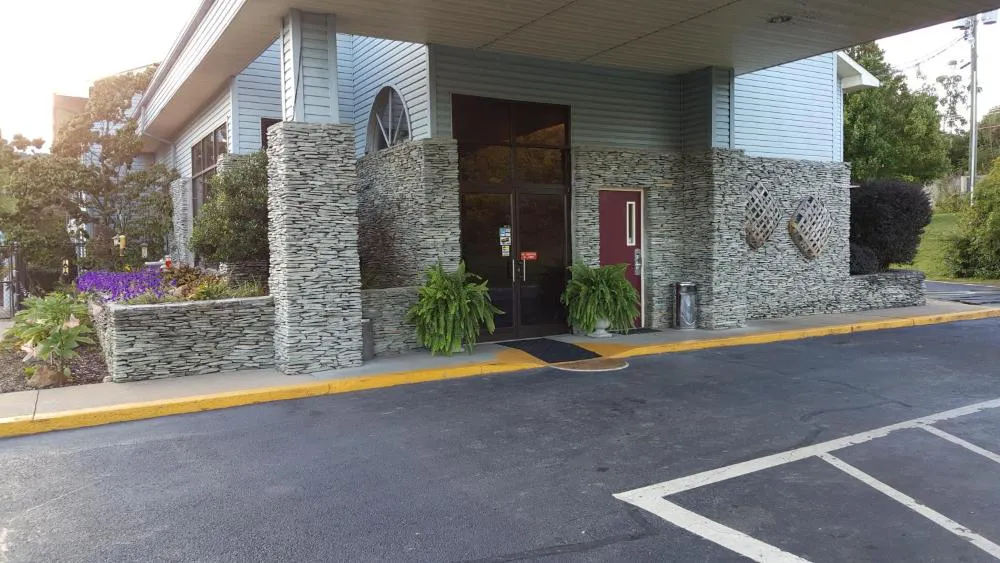 Americourt Hotel hotel hero