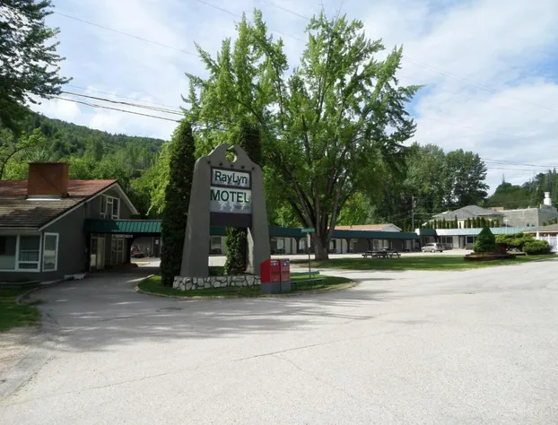 Ray Lyn Motel hotel detail image 1