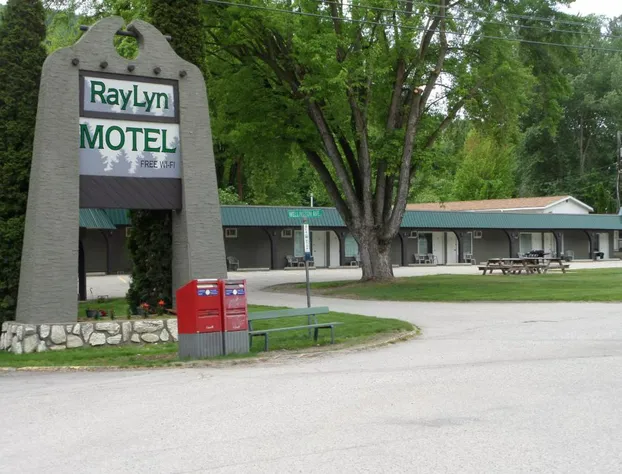 Ray Lyn Motel hotel detail image 1