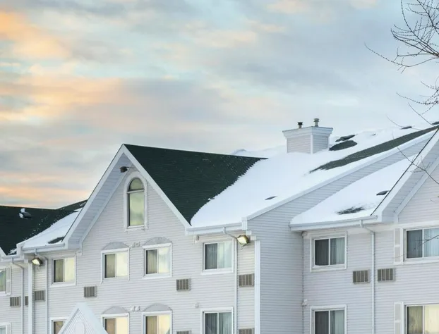 Travelodge Suites by Wyndham Regina / Eastgate Bay hotel detail image 3