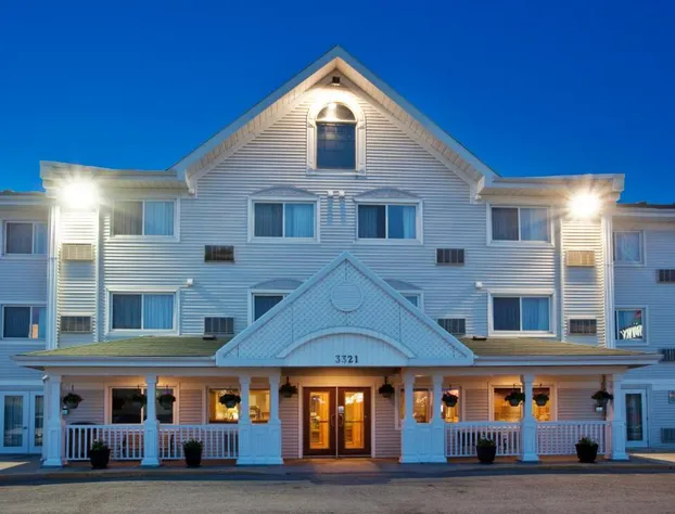 Travelodge Suites by Wyndham Regina / Eastgate Bay hotel detail image 1