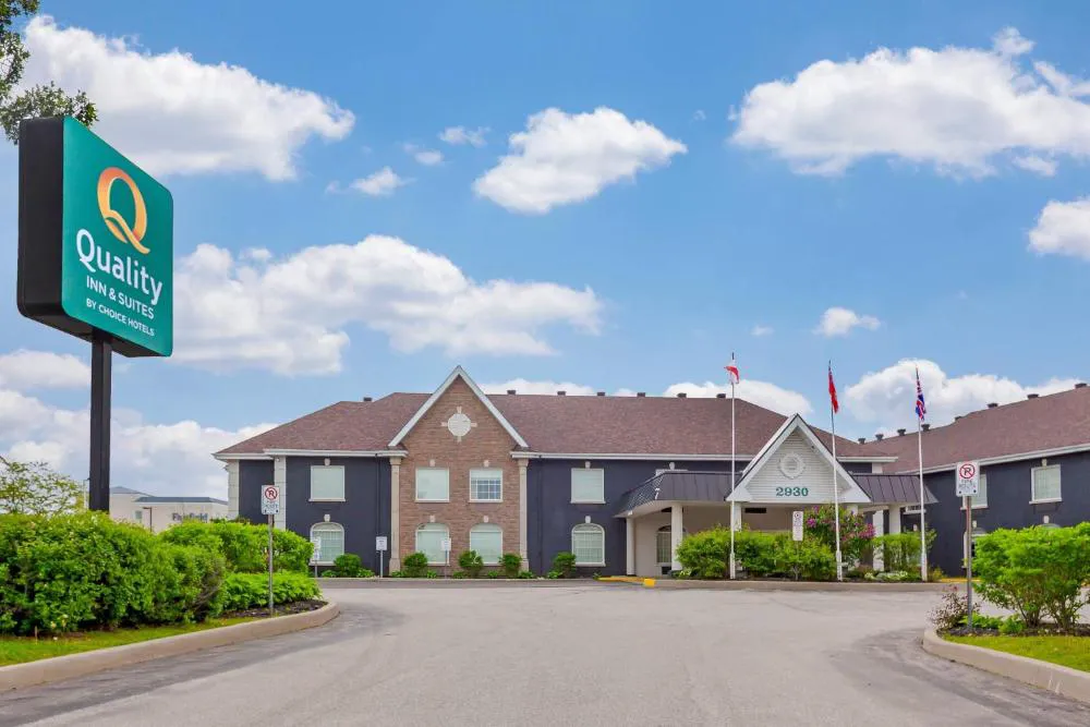 Quality Inn & Suites hotel hero