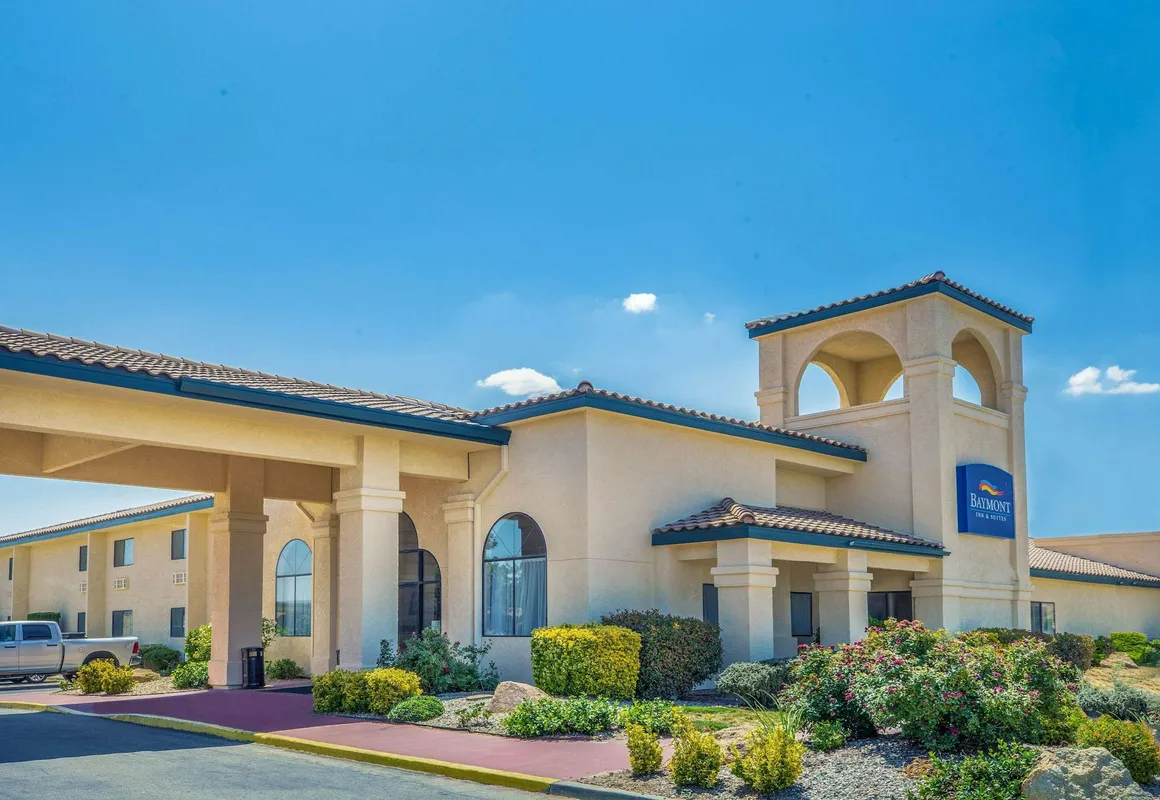 Baymont by Wyndham Tehachapi hotel hero