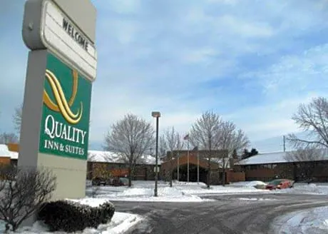 Quality Inn & Suites hotel hero