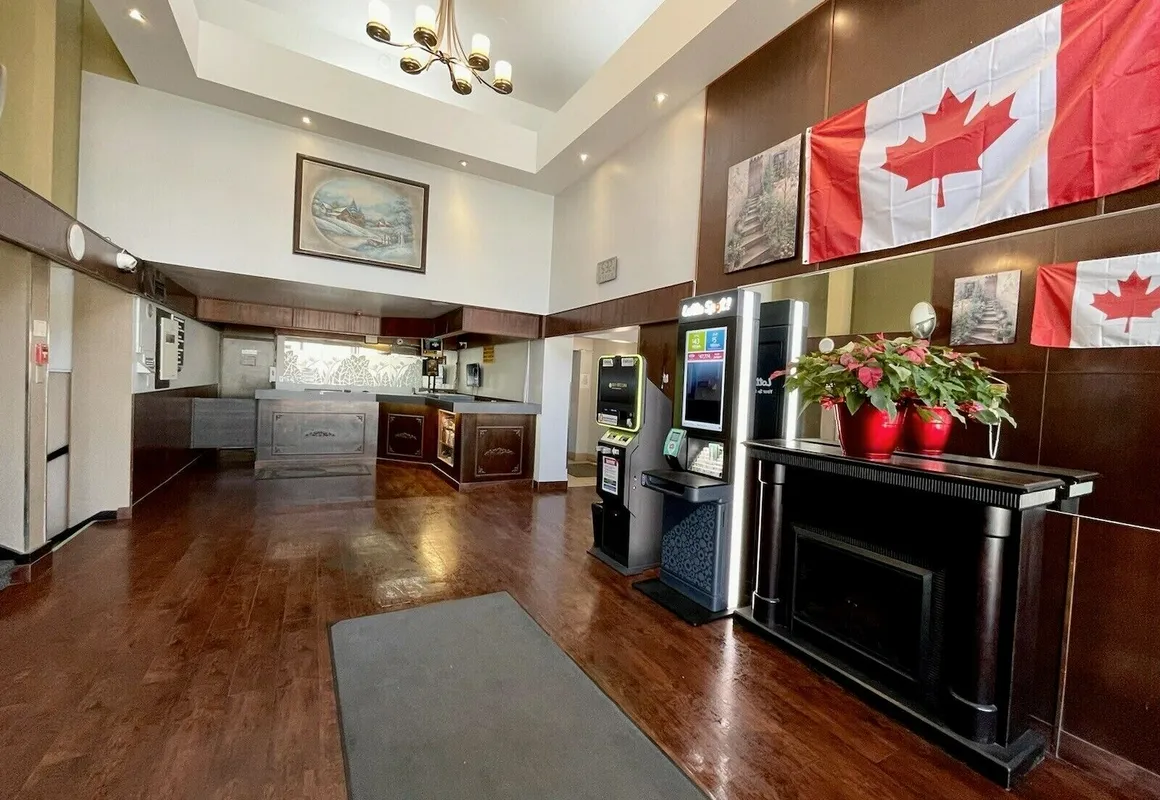 Travelodge by Wyndham Winnipeg Airport hotel hero