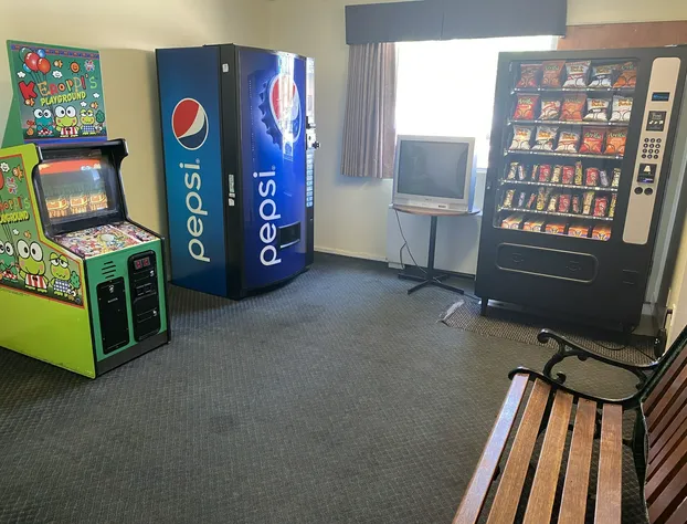 Travelodge by Wyndham Winnipeg Airport hotel detail image 1