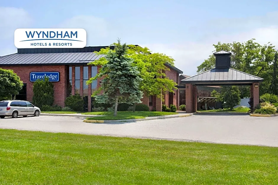 Travelodge by Wyndham Chatham hotel hero