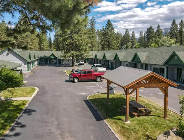 Green Gables Motel & Suites hotel detail image 1