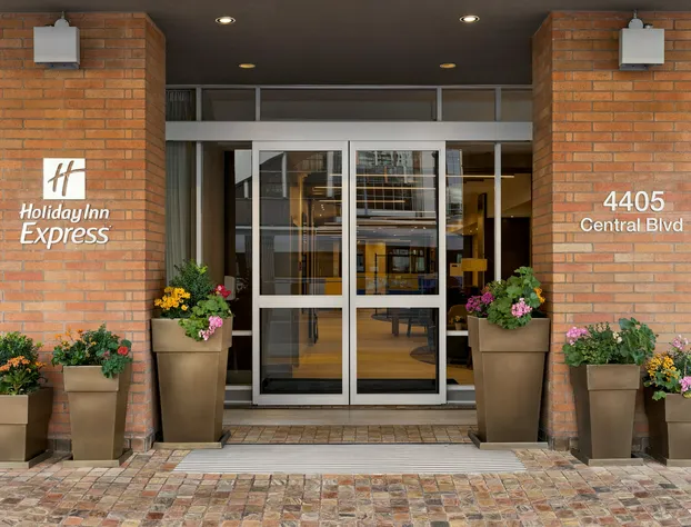 Holiday Inn Express Vancouver-Metrotown (Burnaby) by IHG hotel detail image 1