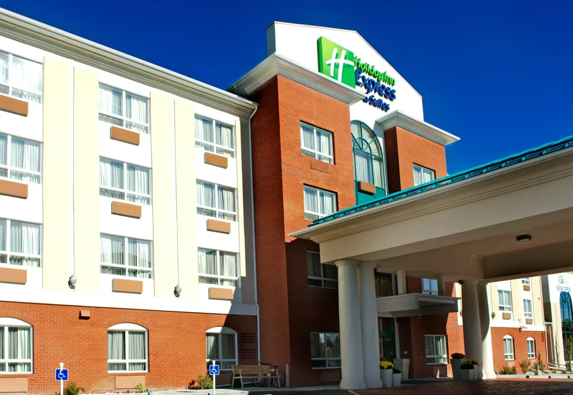 Holiday Inn Express Hotel & Suites Edson by IHG hotel hero