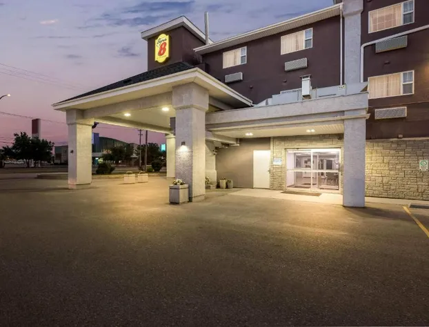 Super 8 by Wyndham Saskatoon Near Saskatoon Airport hotel detail image 2