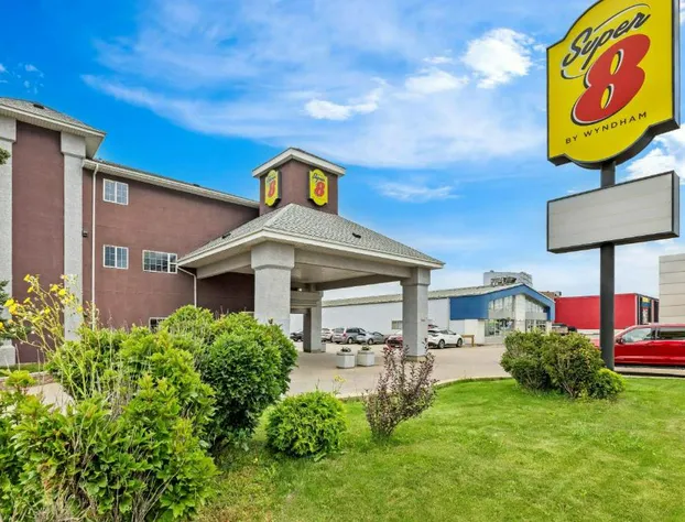 Super 8 by Wyndham Saskatoon Near Saskatoon Airport hotel detail image 4