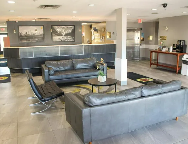 Super 8 by Wyndham Edmonton South hotel detail image 4