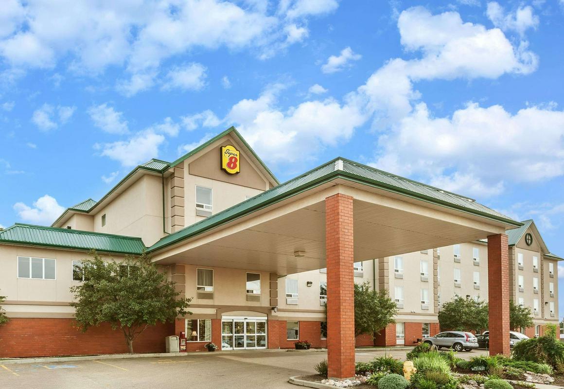 Super 8 by Wyndham Edmonton South hotel hero