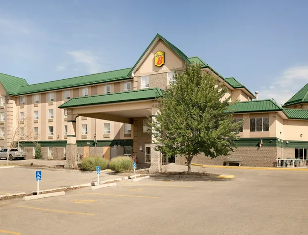 Super 8 by Wyndham Calgary Shawnessy Area hotel detail image 1
