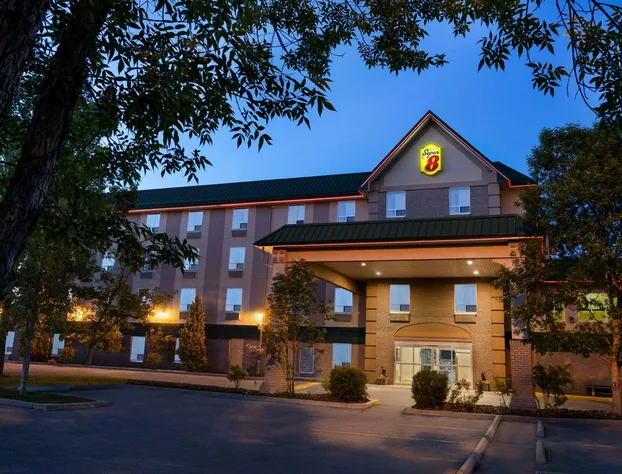 Super 8 by Wyndham Calgary Shawnessy Area hotel detail image 2