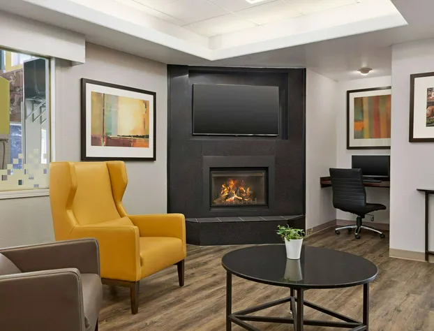 Super 8 by Wyndham Calgary Shawnessy Area hotel detail image 4