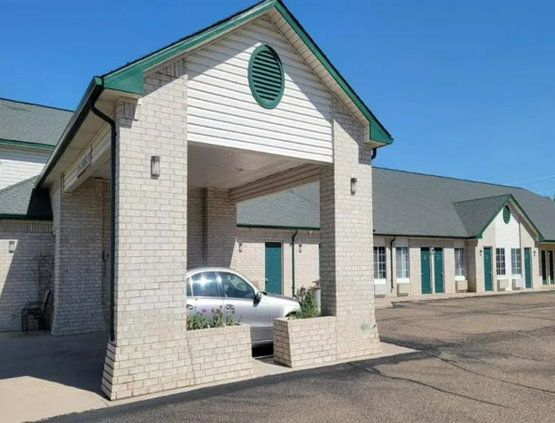 HomeTown Inn By OYO Texhoma, OK hotel detail image 1