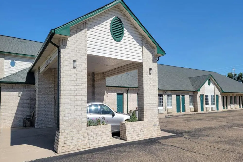 HomeTown Inn By OYO Texhoma, OK hotel hero