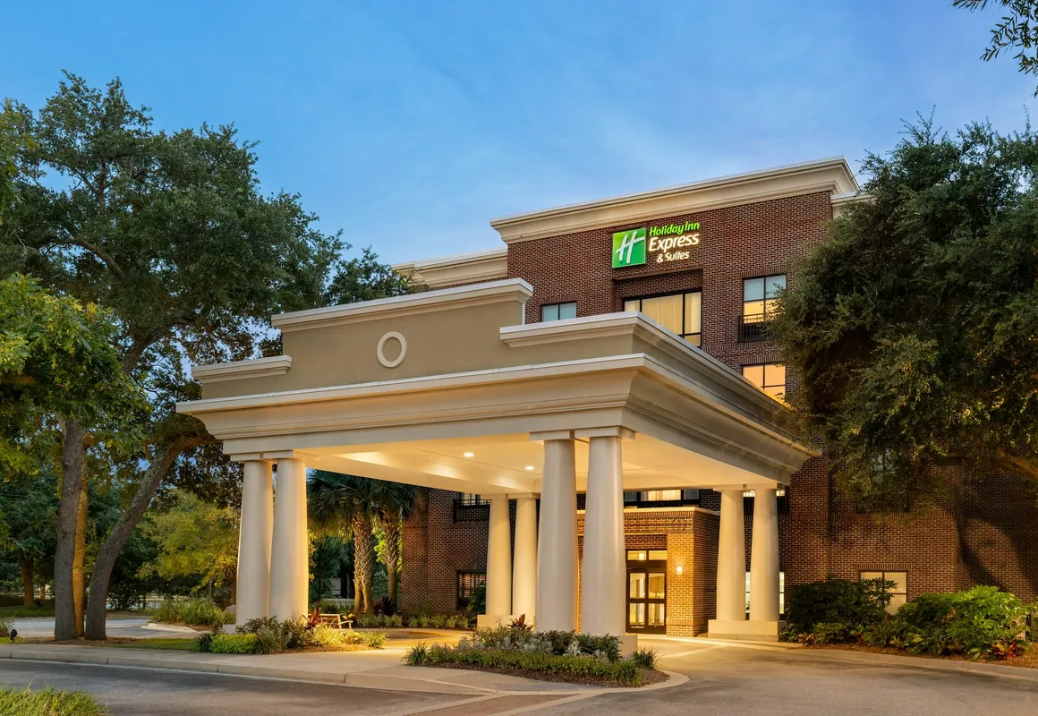 Holiday Inn Express & Suites Mt. Pleasant by IHG hotel hero