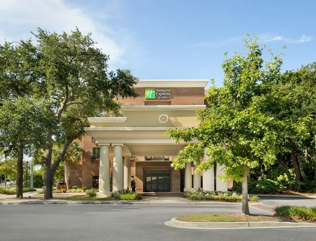 Holiday Inn Express & Suites Mt. Pleasant by IHG hotel detail image 1