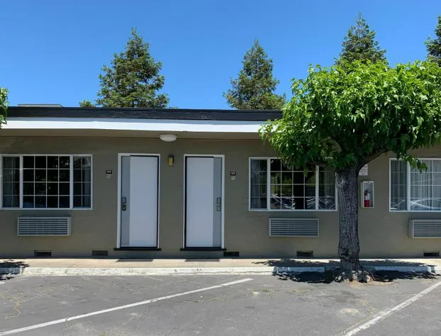 Redwood Inn hotel detail image 3