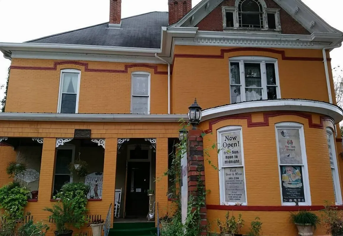 Riverview Mansion Hotel hotel hero