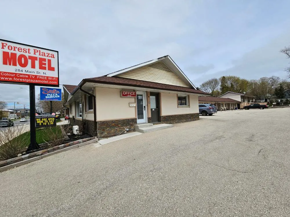 Forest Plaza Motel hotel hero
