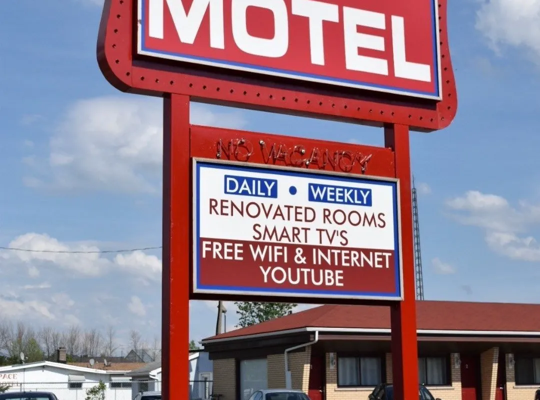 Lundy's Motel hotel hero