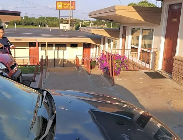 Budget Host Inn Eagan hotel detail image 1