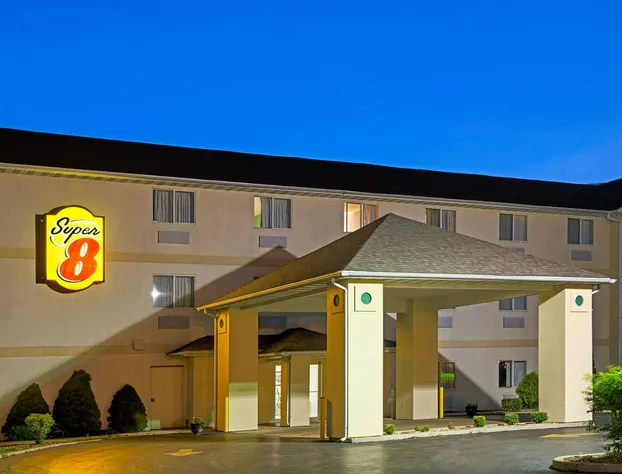 Super 8 by Wyndham Pontoon Beach IL/St. Louis MO Area hotel detail image 1