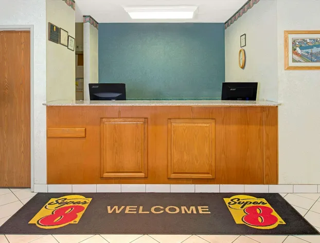 Super 8 by Wyndham Pontoon Beach IL/St. Louis MO Area hotel detail image 2