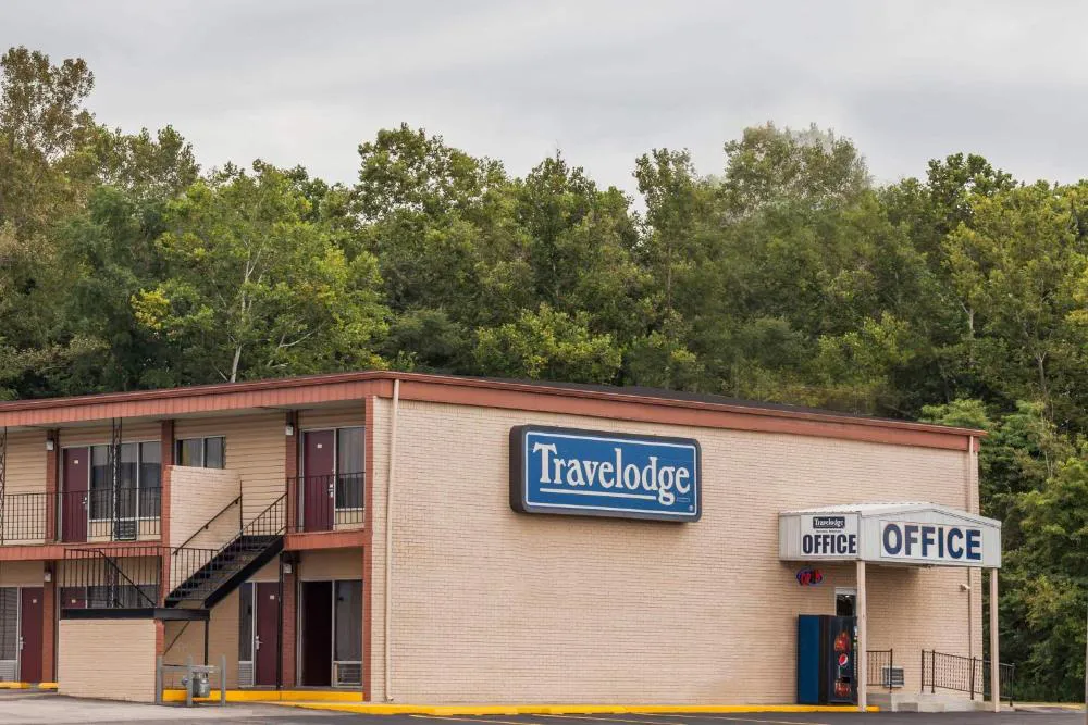 Travelodge by Wyndham Seymour hotel hero