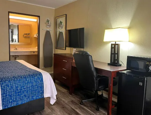 Travelodge by Wyndham Seymour hotel detail image 2