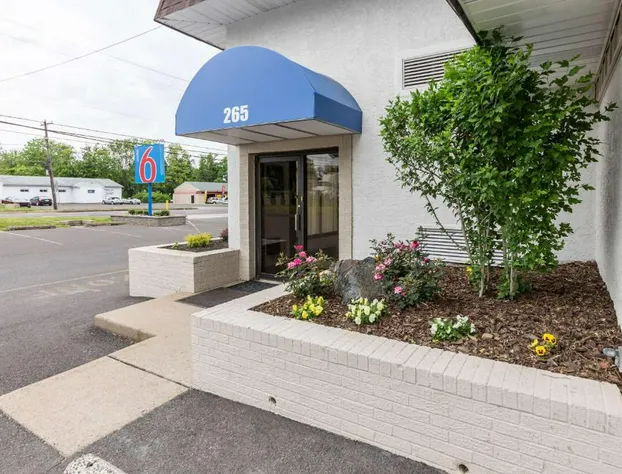 Motel 6 Warminster, PA hotel detail image 1