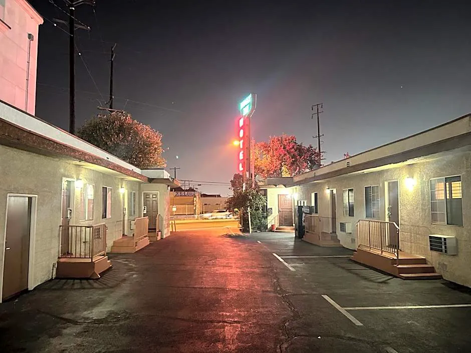 Budget Inn hotel hero