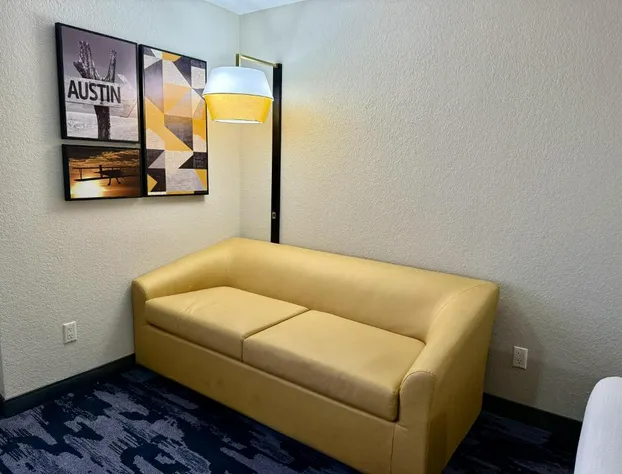 La Quinta Inn & Suites by Wyndham Austin Southwest hotel detail image 4