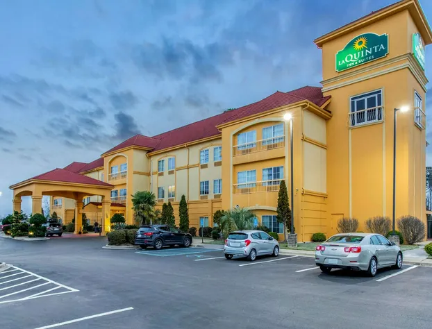 La Quinta Inn & Suites by Wyndham Fultondale Birmingham N hotel detail image 3