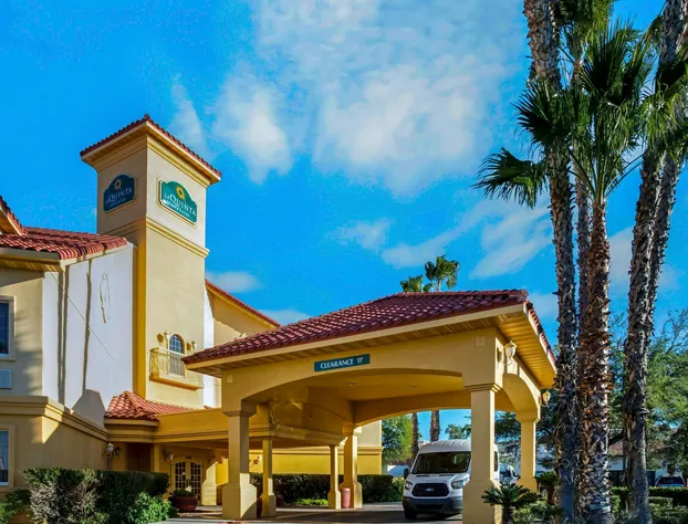 La Quinta Inn & Suites by Wyndham Tucson Airport hotel detail image 1