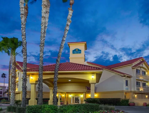 La Quinta Inn & Suites by Wyndham Tucson Airport hotel detail image 2