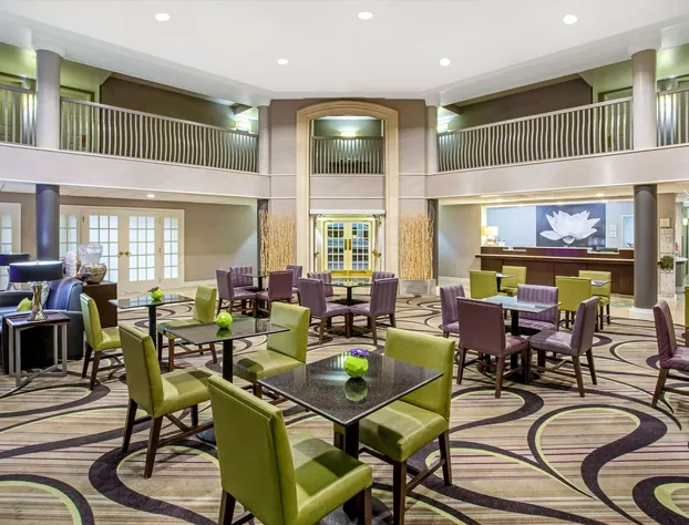 La Quinta Inn & Suites by Wyndham Tucson Airport hotel detail image 4