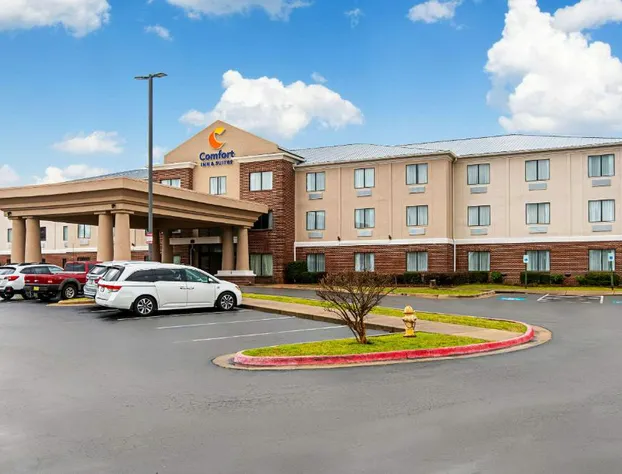 Comfort Inn & Suites Pine Bluff hotel detail image 1