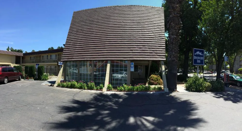 Discovery Inn hotel hero