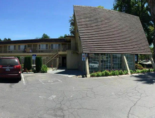 Discovery Inn hotel detail image 1