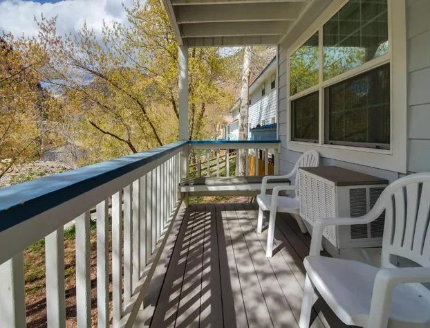 Twin Peaks Lodge & Hot Springs hotel detail image 1