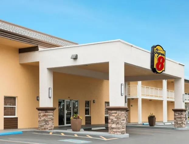 Super 8 by Wyndham Ellenton Bradenton Area hotel detail image 2