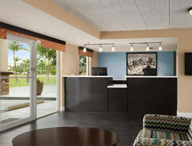 Super 8 by Wyndham Ellenton Bradenton Area hotel detail image 4